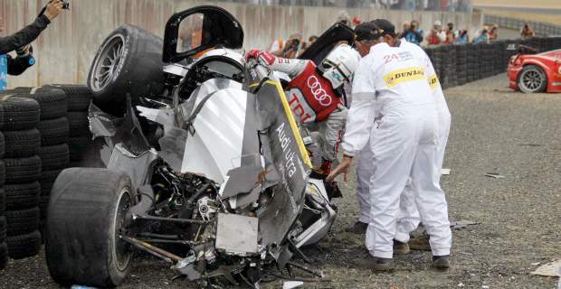 Violento accidente de Allan McNish | Reuters | El piloto británico sufrió un aparatoso choque cincuenta minutos después de la salida a las 24 Horas de Le Mans, aunque pudo salir del vehículo por sus propios medios.