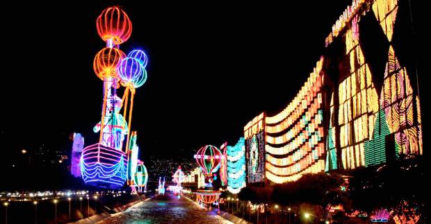 A gozarse esta temporada de Navidad | Juan Antonio Sánchez El río Medellín, escenario de la tradición de los barrios y corregimientos.