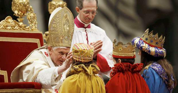 Benedicto XVI celebró este domingo la primera misa de 2012 en la Basílica de San Pedro por Santa María Madre de Dios y al mismo tiempo con motivo de la 45 Jornada Mundial de la Paz | Benedicto XVI celebró este domingo la primera misa de 2012 en la Basílica de San Pedro por Santa María Madre de Dios y al mismo tiempo con motivo de la 45 Jornada Mundial de la Paz.