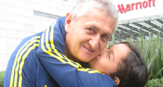 Valentina, ángel que inspira al profe Lara | Wilson Díaz Sánchez, Bogotá | "Valentina es un angelito, así lo siento", señala Eduardo Lara al hablar de su pequeña hija, quien se ha convertido en una más de la Selección Colombia juvenil.