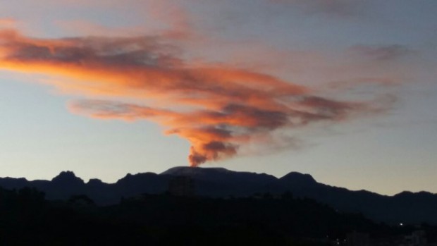 Así amaneció hoy el Volcán Nevado del Ruiz. FOTO Colprensa 