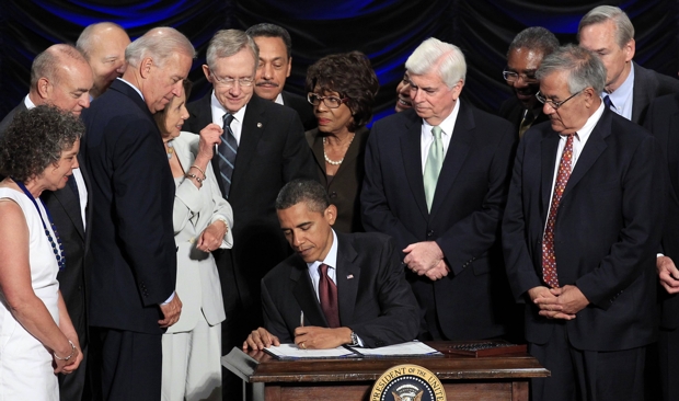 La reforma firmada este miércoles es la más grande desde la Gran Depresión. | Reuters | La reforma firmada este miércoles es la más grande desde la Gran Depresión.