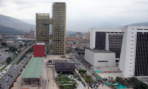 Un mes para la entrega de Plaza de la Libertad | Róbinson Sáenz | Espacios públicos frescos, opciones comerciales y culturales convertirán el centro Cívico Plaza de la Libertad en un referente simbólico de la ciudad. Ya la comunidad disfruta de sus generosos espacios públicos.