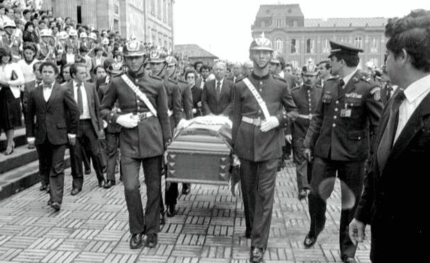 Rodrigo Lara Bonilla | Archivo | En un 30 de abril de 1984 es asesinado en Bogotá el Ministro de Justicia de esa época, Rodrigo Lara Bonilla, por los carteles del narcotráfico a las que combatía enérgicamente.
