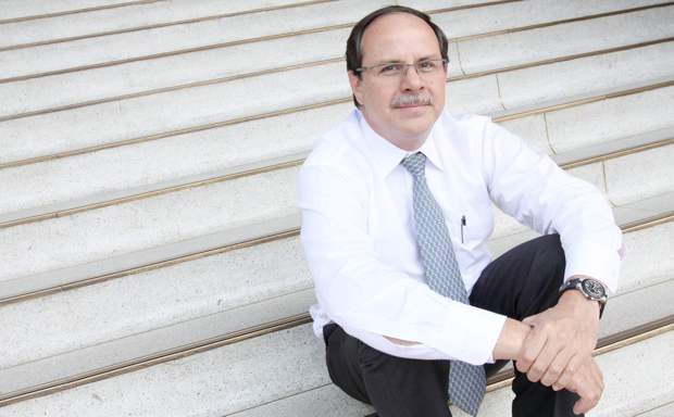 El oficio nace de la pasión | Juan Fernando Cano | Luis Miguel de Bedout Hernández se describe como un hombre de familia. Su esposa y sus dos hijas son el pilar de su existencia, además de un grupo pequeño de amigos entrañables. Es ingeniero de producción de la Universidad Eafit.
