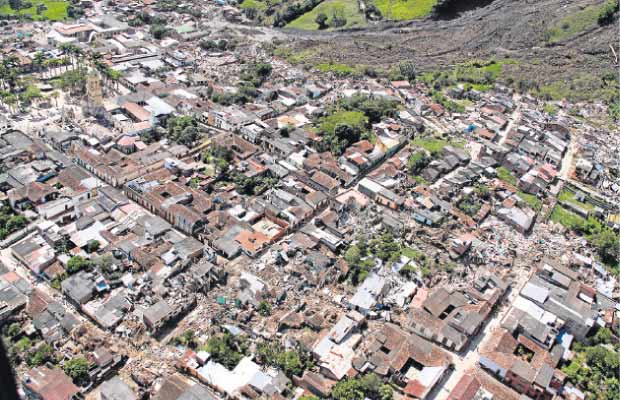 Vista aérea de las ruinas de Gramalote, días después que una falla geológica destruyera el pueblo en diciembre de 2010. FOTO ARCHIVO-COLPRENSA