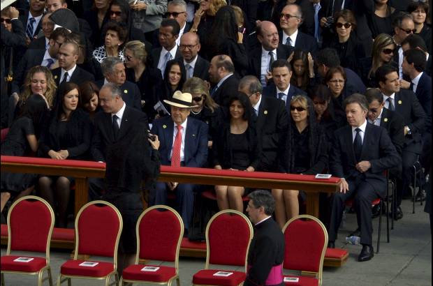 Andrés Piscov - A la ceremonia de canonización de la Madre Laura Montoya asistieron además del presidente Juan Manuel Santos y su esposa, el alcalde de Medellín, Aníbal Gaviria, el presidente del Senado, Roy Barreras, y el presidente de la Cámara de Representantes Augusto Posada.