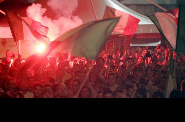 AP - Desde Roma los hinchas italianos siguieron todas las incidencias del compromiso.