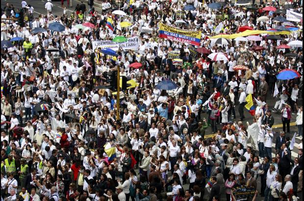 Colprensa - Esta expresi&#243;n de protesta fue convocada a trav&#233;s de redes sociales como Facebook y Twitter. Las m&#225;s recientes manifestaciones previas se produjeron en el 2008 y en las mismas participaron millones de personas.
