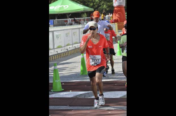 Esteban Jaramillo y Sebasti&#225;n Salazar - M&#225;s de 10 mil competidores se dieron cita en esta hist&#243;rica cita deportiva que se corr&#237;a en las modalidades de 5, 10, 21 y 42 kil&#243;metros.