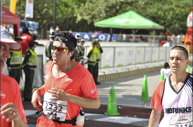Esteban Jaramillo y Sebasti&#225;n Salazar - M&#225;s de 10 mil competidores se dieron cita en esta hist&#243;rica cita deportiva que se corr&#237;a en las modalidades de 5, 10, 21 y 42 kil&#243;metros.