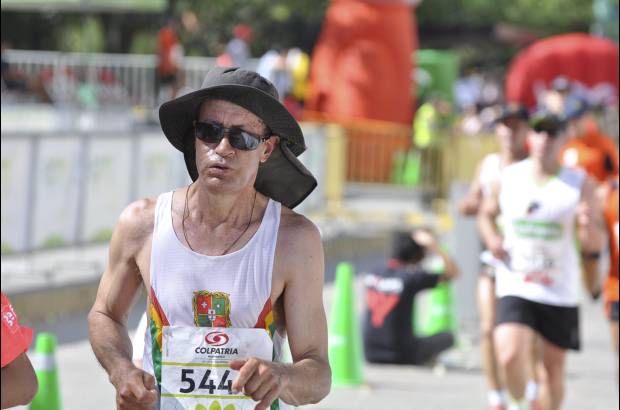 Esteban Jaramillo y Sebasti&#225;n Salazar - M&#225;s de 10 mil competidores se dieron cita en esta hist&#243;rica cita deportiva que se corr&#237;a en las modalidades de 5, 10, 21 y 42 kil&#243;metros.