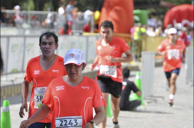 Esteban Jaramillo y Sebasti&#225;n Salazar - M&#225;s de 10 mil competidores se dieron cita en esta hist&#243;rica cita deportiva que se corr&#237;a en las modalidades de 5, 10, 21 y 42 kil&#243;metros.