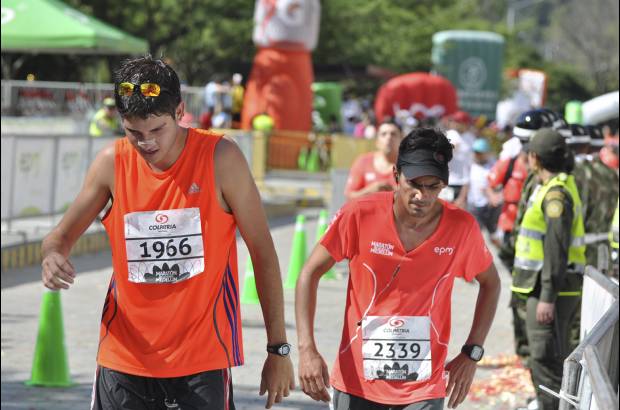 Esteban Jaramillo y Sebasti&#225;n Salazar - M&#225;s de 10 mil competidores se dieron cita en esta hist&#243;rica cita deportiva que se corr&#237;a en las modalidades de 5, 10, 21 y 42 kil&#243;metros.