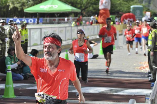 Esteban Jaramillo y Sebasti&#225;n Salazar - M&#225;s de 10 mil competidores se dieron cita en esta hist&#243;rica cita deportiva que se corr&#237;a en las modalidades de 5, 10, 21 y 42 kil&#243;metros.