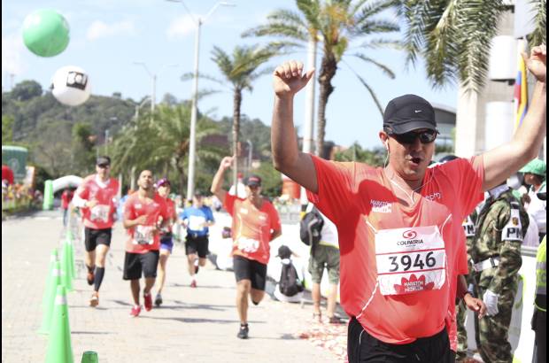 Esteban Jaramillo y Sebasti&#225;n Salazar - M&#225;s de 10 mil competidores se dieron cita en esta hist&#243;rica cita deportiva que se corr&#237;a en las modalidades de 5, 10, 21 y 42 kil&#243;metros.