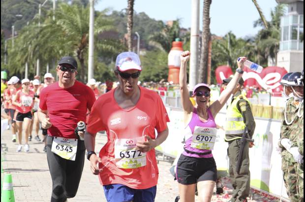 Esteban Jaramillo y Sebasti&#225;n Salazar - M&#225;s de 10 mil competidores se dieron cita en esta hist&#243;rica cita deportiva que se corr&#237;a en las modalidades de 5, 10, 21 y 42 kil&#243;metros.