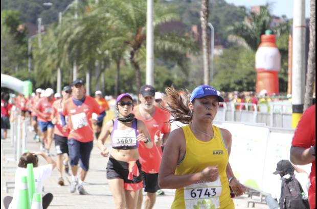 Esteban Jaramillo y Sebasti&#225;n Salazar - M&#225;s de 10 mil competidores se dieron cita en esta hist&#243;rica cita deportiva que se corr&#237;a en las modalidades de 5, 10, 21 y 42 kil&#243;metros.