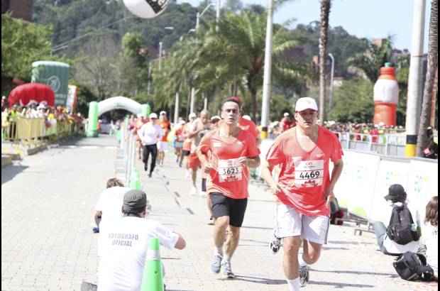 Esteban Jaramillo y Sebasti&#225;n Salazar - M&#225;s de 10 mil competidores se dieron cita en esta hist&#243;rica cita deportiva que se corr&#237;a en las modalidades de 5, 10, 21 y 42 kil&#243;metros.