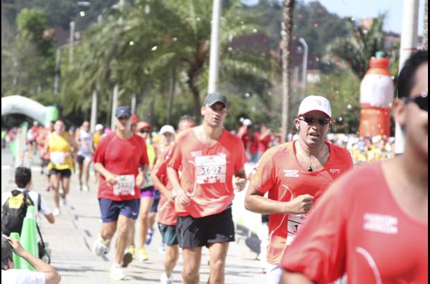 Esteban Jaramillo y Sebasti&#225;n Salazar - M&#225;s de 10 mil competidores se dieron cita en esta hist&#243;rica cita deportiva que se corr&#237;a en las modalidades de 5, 10, 21 y 42 kil&#243;metros.