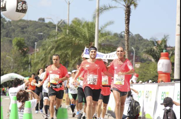 Esteban Jaramillo y Sebasti&#225;n Salazar - M&#225;s de 10 mil competidores se dieron cita en esta hist&#243;rica cita deportiva que se corr&#237;a en las modalidades de 5, 10, 21 y 42 kil&#243;metros.