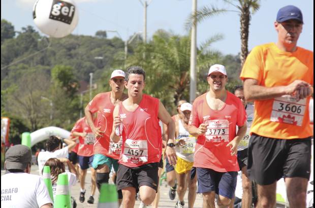 Esteban Jaramillo y Sebasti&#225;n Salazar - M&#225;s de 10 mil competidores se dieron cita en esta hist&#243;rica cita deportiva que se corr&#237;a en las modalidades de 5, 10, 21 y 42 kil&#243;metros.