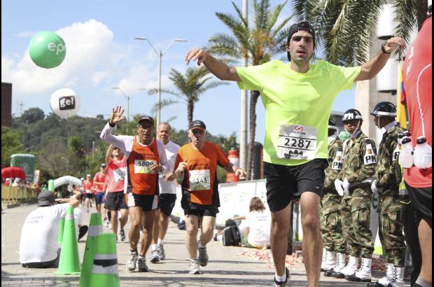 Esteban Jaramillo y Sebasti&#225;n Salazar - M&#225;s de 10 mil competidores se dieron cita en esta hist&#243;rica cita deportiva que se corr&#237;a en las modalidades de 5, 10, 21 y 42 kil&#243;metros.