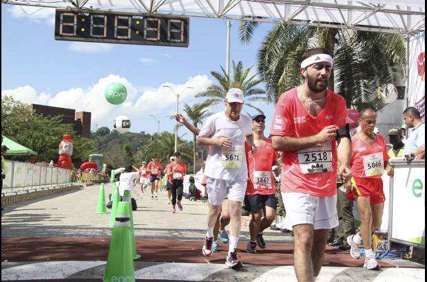 Esteban Jaramillo y Sebasti&#225;n Salazar - M&#225;s de 10 mil competidores se dieron cita en esta hist&#243;rica cita deportiva que se corr&#237;a en las modalidades de 5, 10, 21 y 42 kil&#243;metros.