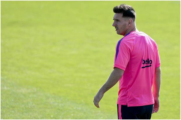Afp - El retorno de Lionel Messi a los entrenamientos del Barcelona, tras agotar sus vacaciones, despertó la curiosidad entre los seguidores del jugador en las redes sociales sobre todo por el nuevo look que luce el futbolista argentino.