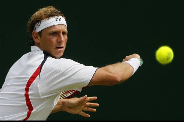 AP - El argentino David Nalbandian, cabeza de serie n&#250;mero 28 en Wimbledon, bati&#243; en segunda ronda al austr&#237;aco Andreas Haider-Mauer por 6-3, 3-6, 6-4 y 6-4 en dos horas y 37 minutos.