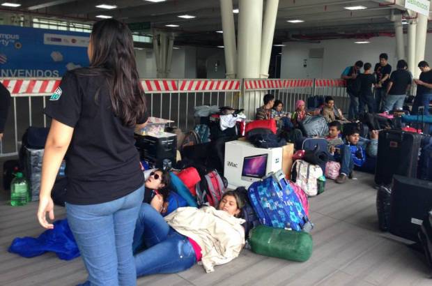 Claudia Arango - Los campuseros tienen todo listo, almohada, colchones, buena dotación de líquido y ante todo mucho ánimo para las largas jornadas que les esperan.