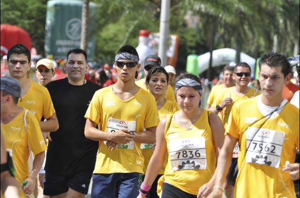 Esteban Jaramillo y Sebastián Salazar - Más de 10 mil competidores se dieron cita en esta histórica cita deportiva que se corría en las modalidades de 5, 10, 21 y 42 kilómetros