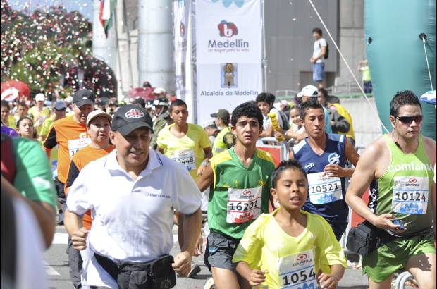 Esteban Jaramillo y Sebastián Salazar - Más de 10 mil competidores se dieron cita en esta histórica cita deportiva que se corría en las modalidades de 5, 10, 21 y 42 kilómetros