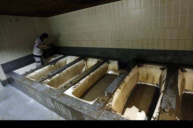 Reuters - Río comienza a recuperarse del caos causado por el fuerte aguacero, que inundó incluso escenarios deportivos como el estadio Maracaná.