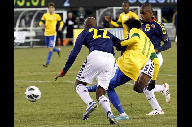 Reuters - La Canarinha dej&#243; atr&#225;s el amargo recuerdo de su &#250;ltimo partido en el estadio MetLife de Nueva Jersey, en el que Argentina le gan&#243; por 4-3, pero no pudo celebrar su partido 1.000 con un triunfo.