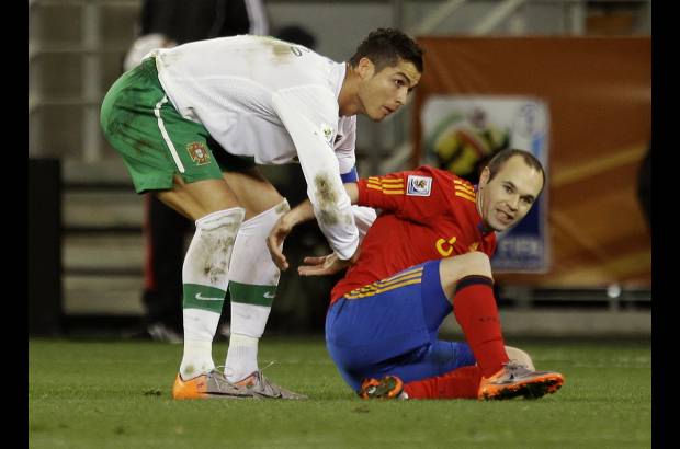 AP - Cristiano Ronaldo comentó que se sentía destrozado, completamente desolado, frustrado y con una tristeza inimaginable y apuntó que como capitán siempre ha asumido y asumirá sus responsabilidades.