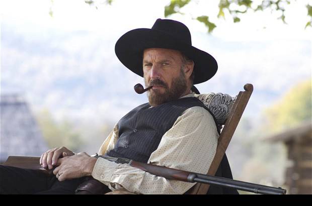 FOTO CORTES&#205;A - Kevin Costner, por su rudo personaje en la miniserie Hatfields & McCoys, se hozo con el premio a mejor actor en una pel&#237;cula o miniserie