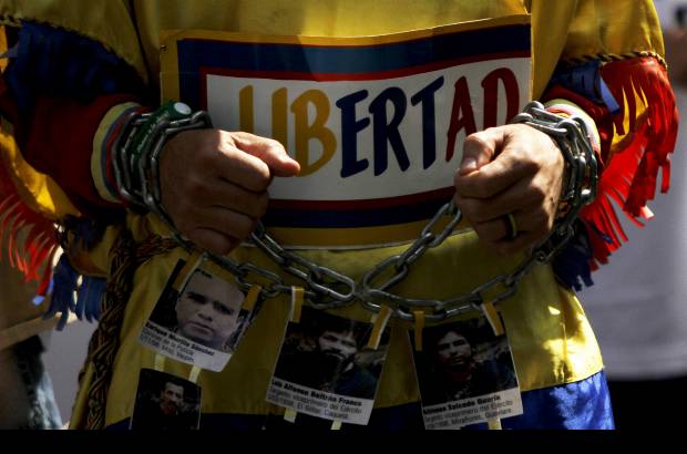 Reuters - En la calles de Medell&#237;n se sinti&#243; el repudio a toda forma de violencia y, en especial, al grupo guerrillero de las Farc.