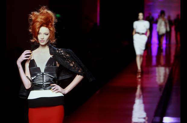 AP - Un estilo en plena armon&#237;a con las tendencias que desde sus pasarelas vienen imponiendo el modisto franc&#233;s.