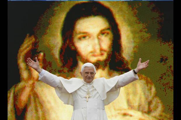 Reuters - Benedicto fue el Papa n&#250;mero 265 y su elecci&#243;n fue una de las m&#225;s r&#225;pidas. Se le escogi&#243; en poco menos de 24 horas y tras s&#243;lo cuatro votaciones.