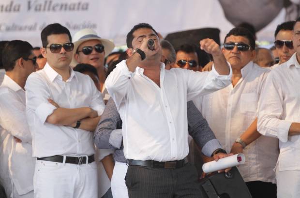 FOTO ALEX HEREIRA - Enviado especial Valledupar - Antes del inicio de la caravana que llev&#243; el cuerpo de Diomedes D&#237;az al cementerio Jardines del Eccehomo, sus hijos, amigos y colegas rindieron un homenaje p&#243;stumo.