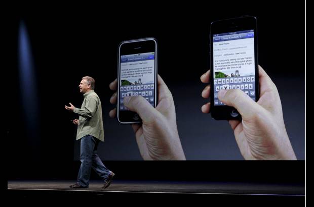 Foto AP - El tel&#233;fono incluye una pantalla retina de cuatro pulgadas.