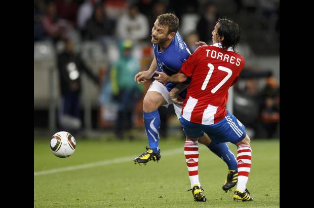 Reuters - Paraguay logró un punto para coliderar con los italianos el Grupo F, a la espera del partido que enfrentará el martes a Nueva Zelanda y Eslovaquia.