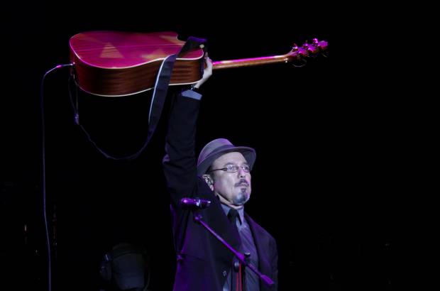 HERNÁN VANEGAS - Rubén Blades calentó con su energía y letras de carácter social una noche fría en Medellín.