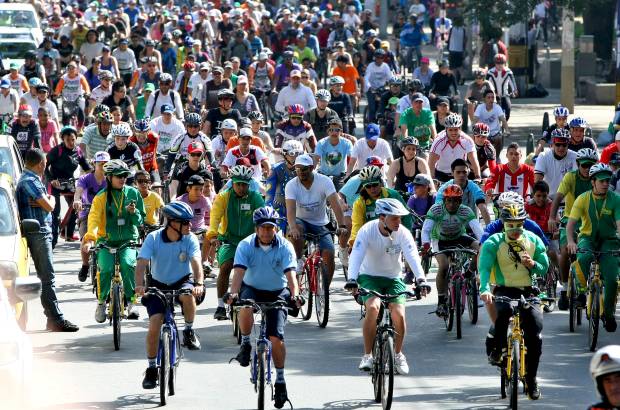 Juan Antonio Sánchez - Este domingo se realizó el Ciclopaseo por las calles de Medellín con motivo del Día de la Bicicleta. Pequeños y grandes disfrutaron del recorrido que reunió a la familia y los amigos. Todos compartieron el lema del evento: En bici somos más felices.