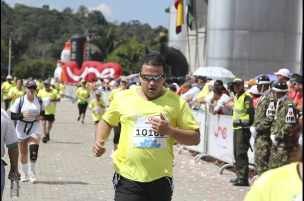 Esteban Jaramillo y Sebastián Salazar - Más de 10 mil competidores se dieron cita en esta histórica cita deportiva que se corría en las modalidades de 5, 10, 21 y 42 kilómetros.