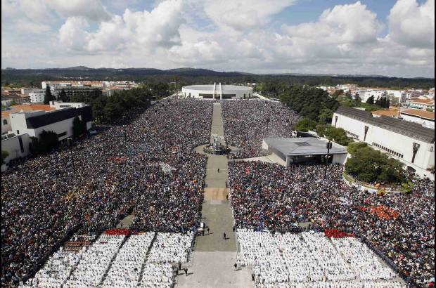 Reuters - El Papa Benedicto XVI dijo en F&#225;tima que se equivocan quienes piensan que el mensaje de la Virgen de F&#225;tima ha terminado.