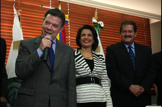 Colprensa-Christian Castillo M. - El presidente electo Juan Manuel Santos se declar&#243; emocionado.