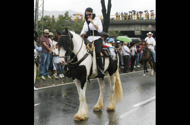 Esteban Vanegas - El Desfile a Caballo recorrió 10 kilómetros del sector sur de Medellín.