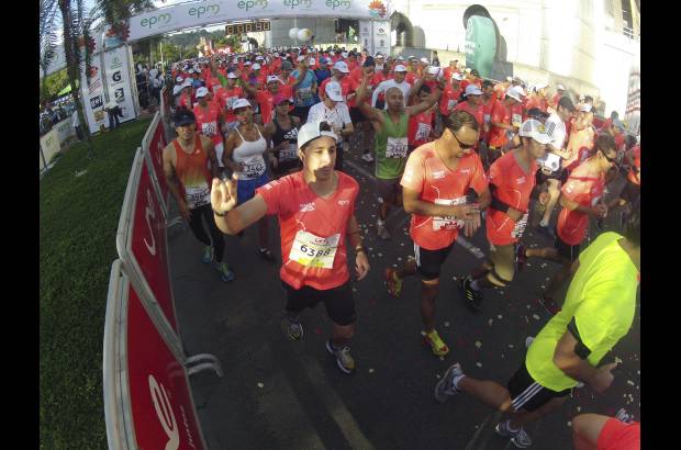 Esteban Jaramillo y Sebastián Salazar - Más de 10 mil competidores se dieron cita en esta histórica cita deportiva que se corría en las modalidades de 5, 10, 21 y 42 kilómetros.